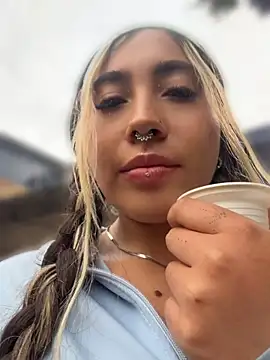 ManuelaVeeleez - twerking and slap ass *3