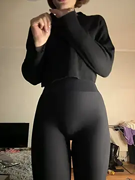AmmyRich1 - Playing with nipples and nipple clamps