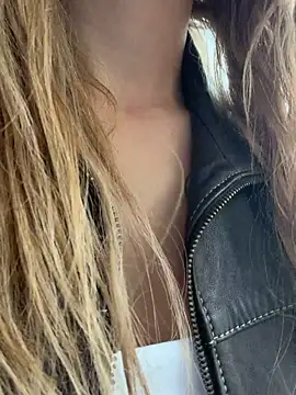 -stray-cat- - slap pussy trough the panties