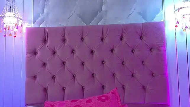 Gabby-Sweet - Two fingers inside pussy