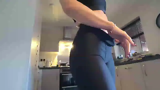 QuenMonicaUK - I wanna cum, are you in?