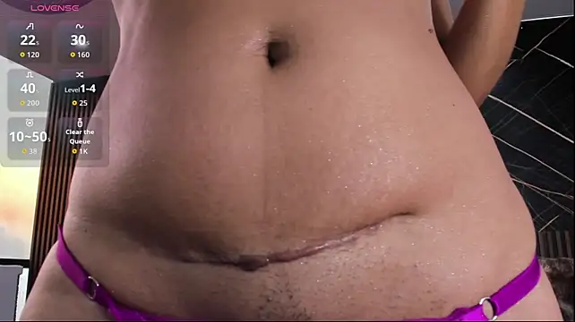 Holly_22 - show tits