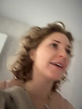 KellyKeler - Show my perfect TITS and squeeze🍓🍓