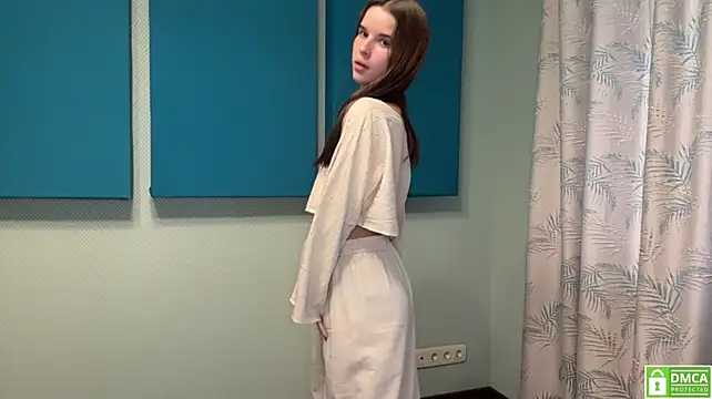 Juicy_Cutie - Dance with naked back