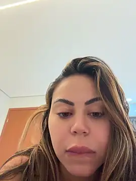 LariiHotWife - Masturbar peladinha 🔥🔥