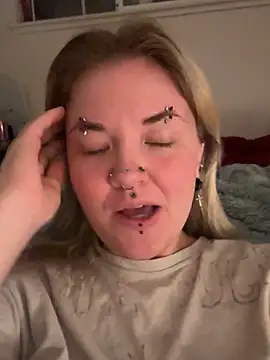 VictoriaHeartt - Up close butt plug