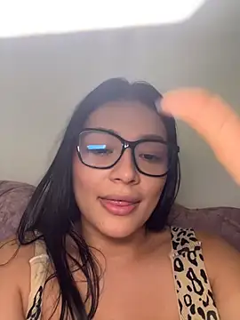 Lola_sweeet18 - Show boobs +pinch nipples