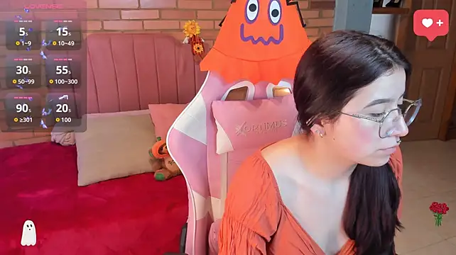 Amy_joones - Wet nipples close up 😈👻