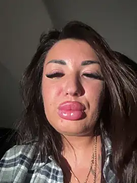 RuslanaXX - Squirt on pablick