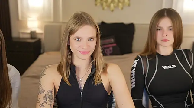Ella_054 - show tits 2 girls