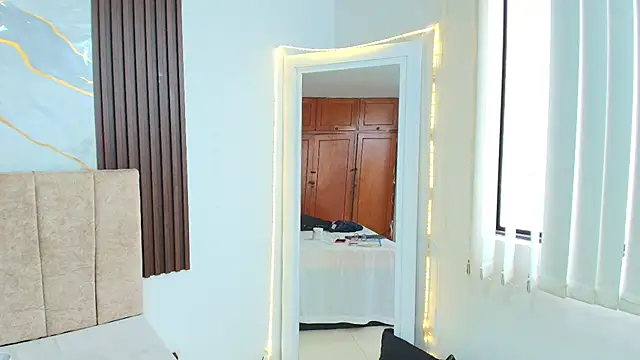 Cristalwalker__ - show boobs +SPANK x 3 +rebotar