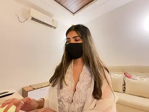 MaYaa__11 - dance nude on gulabi saree