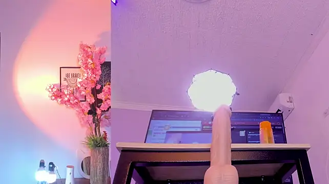 Siouxsie_cenobite - (∩^o^)⊃━☆ Naked + squirt (2 min control)