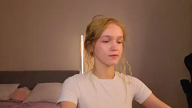 Sue_dream - take off your shorts