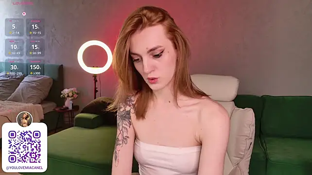MiaKomoi - sexy cameltoe