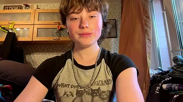 Nellyts - flash boobs