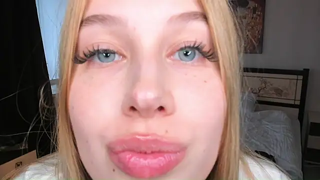 JunieAmert - Lick + suck 2 finers like as your cock