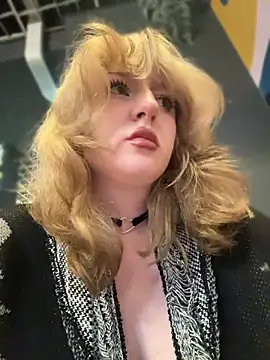 RonnieKiss - Completely naked