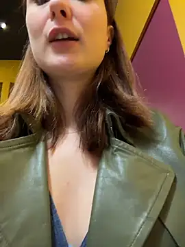 Dina_Tease - so TIGHT CAMELTOE in CAFE next BARMAN