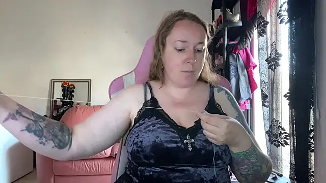 Kisicaxx - oil my huge boobs