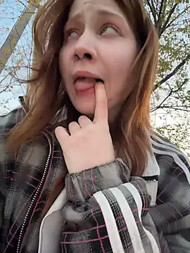SlavicCandy - suck fingers & pussy touch in the park