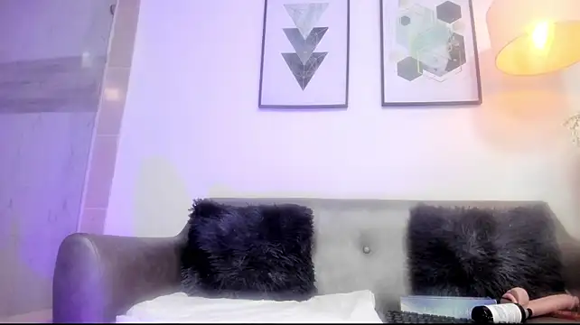 LucyClem - Fingers in the ass🍒