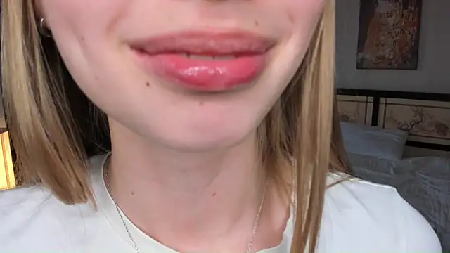 JunieAmert - Lick + suck 2 finers like as your cock