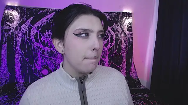 Mikaskullcs - DROOL SALIVA IN BOOBS