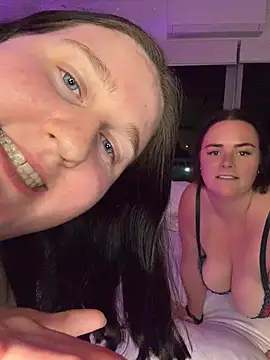 Xopeachybaby - first time fingering side by side