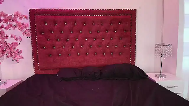 Daphne_glas - oil on my tits 💜💦