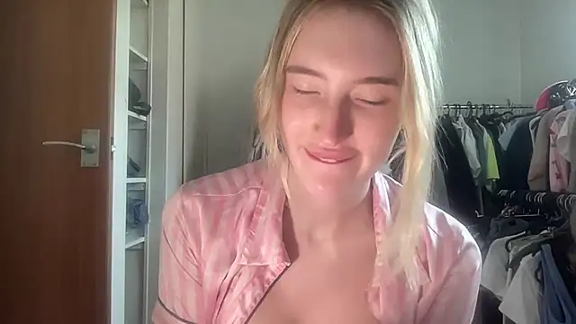 Mayaahart - 3 hard spanks on ass