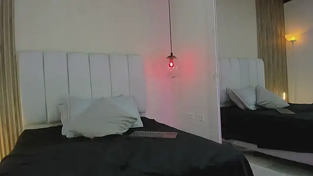 Olivia_benett - open pussy + rub clit