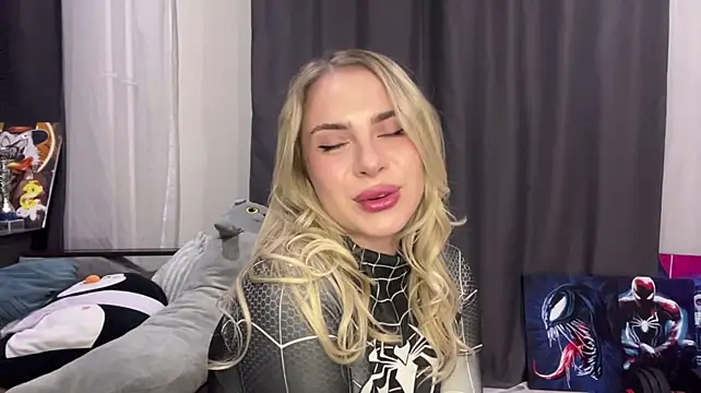BreanaVinagre - show my cute feet