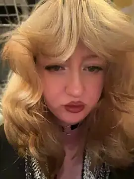 RonnieKiss - Completely naked
