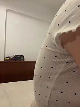 VicksyWoods - Without my t-shirt!
