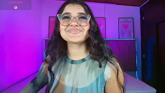 Tifanny_grey - Suck fingers