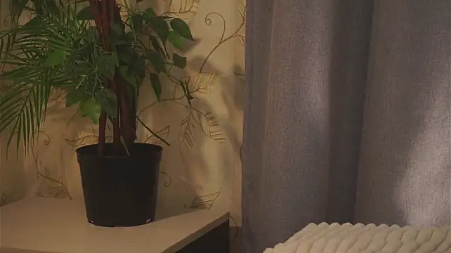 WilmaViesca - 1 finger in my tight pussy