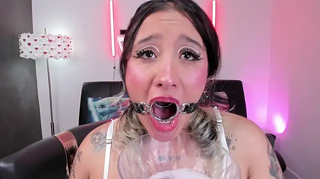 Miss_danika - cover mi face in full spit