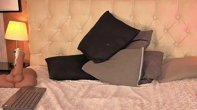 Isabella_cherry69 - Spread legs+ rub pussy +contol lush 2mn