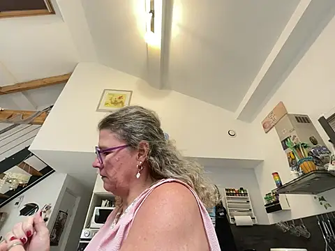 Linda17340 - Crème sur seins