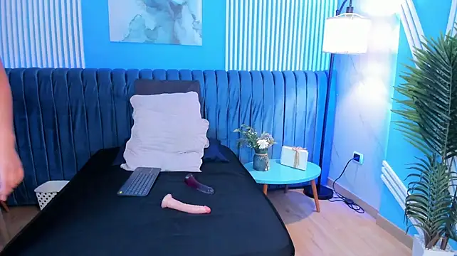 Amberhanks - ride dildo in public