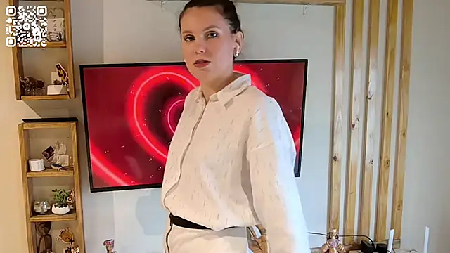 JacklynSwisshelm - I drag my claws along the leg like a cat