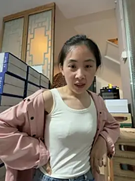 Yiyi_yi - 店门口大腿夹假鸡鸡