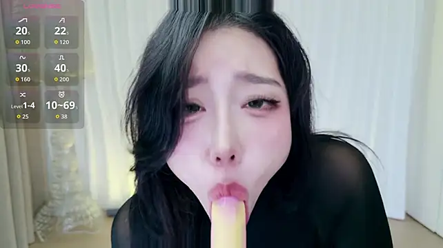 Suki-999 - 白富美家中破产下海、肥乳粉穴,反差拉满,全裸乳夹塞入小粉国王控制5分钟