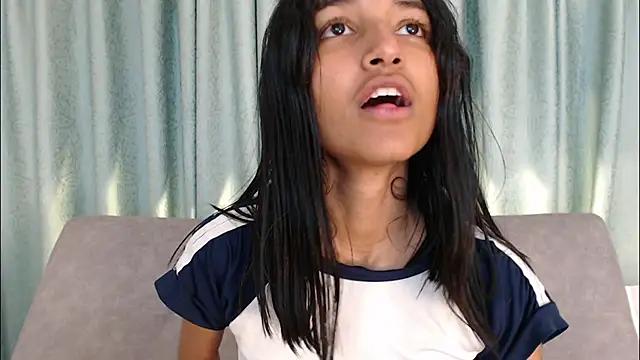 YuliethPetite - Take off my pants
