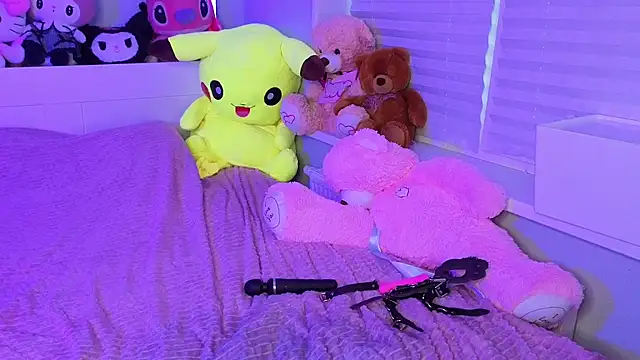 Chiibis - play with pussy with your fingers