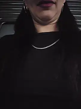 U_prolazu - Wear butt plug in public