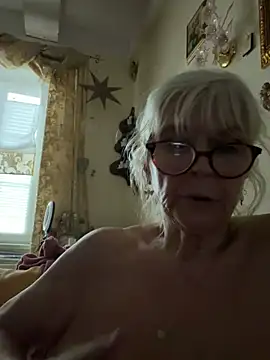 HotGrandma70 - 🍒Brüste massieren + versautes Reden