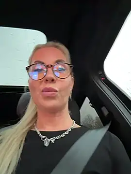 LisaMurr - I pinch my nipples 🤤