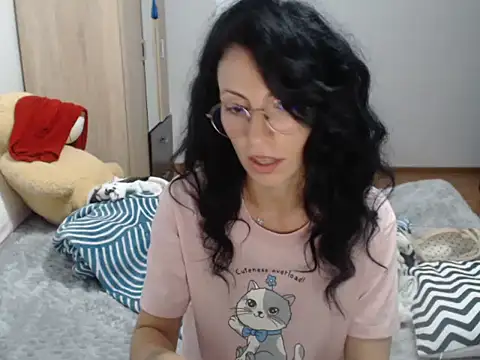 Emmatoo - show pussy